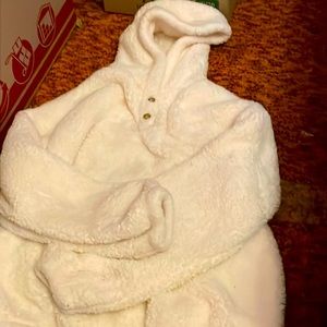 Fluffy white hoodie, buttons at the top, no tag